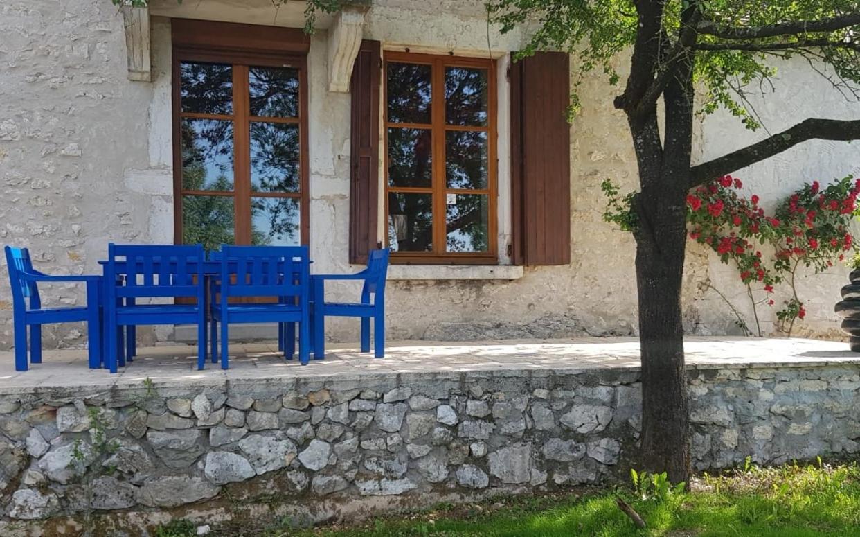 Le Domaine De Tizo Otel Saint-Victor-de-Morestel Dış mekan fotoğraf