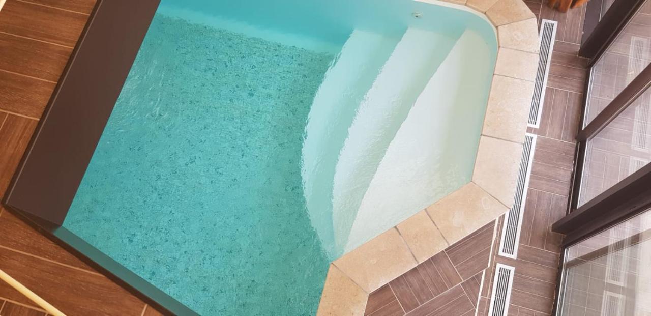 Le Domaine De Tizo Otel Saint-Victor-de-Morestel Dış mekan fotoğraf