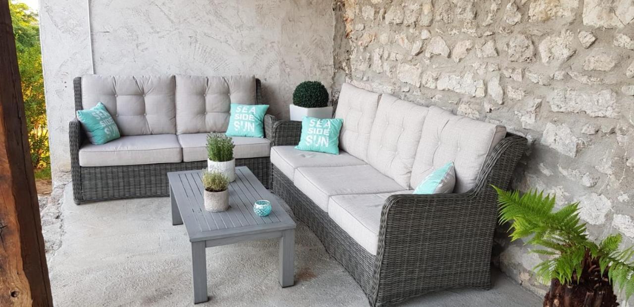 Le Domaine De Tizo Otel Saint-Victor-de-Morestel Dış mekan fotoğraf